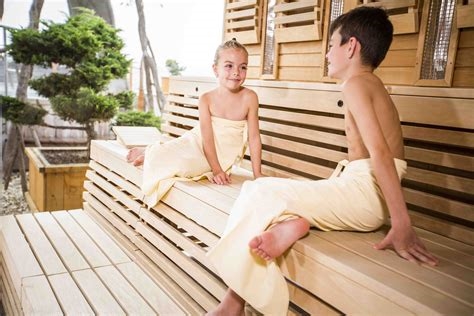 tettone in sauna nude